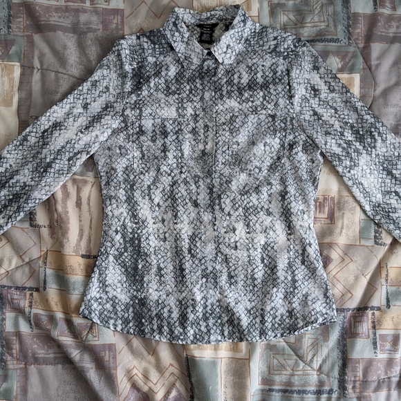 Snake Print Button up - Picture 5 of 5